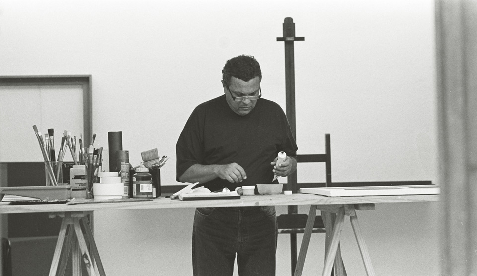 O artista em seu atelier em Petrópolis, ensaio de Ricardo de Hollanda.